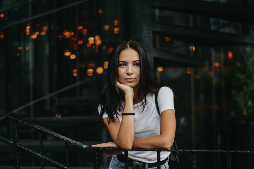 A woman with casual outfit