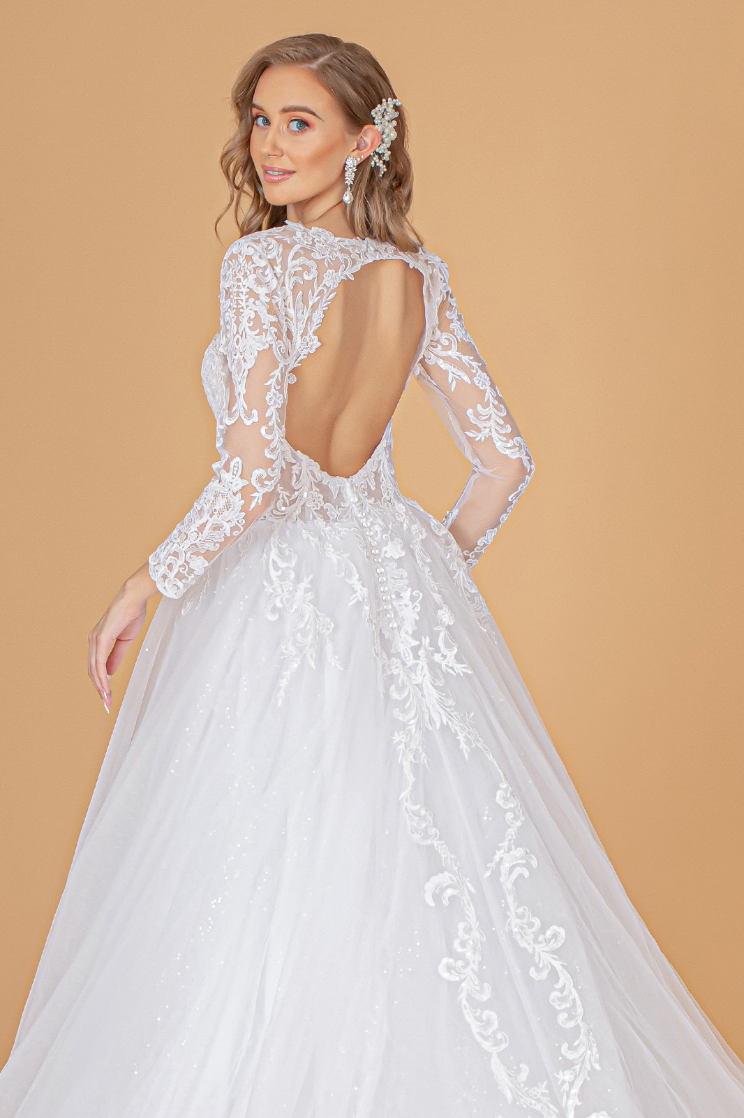 cut-out open back lace A-line wedding dress